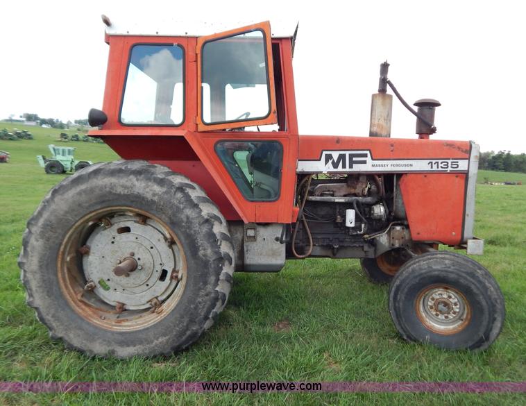 image for item G3352 1976 Massey-Ferguson 1135 tractor