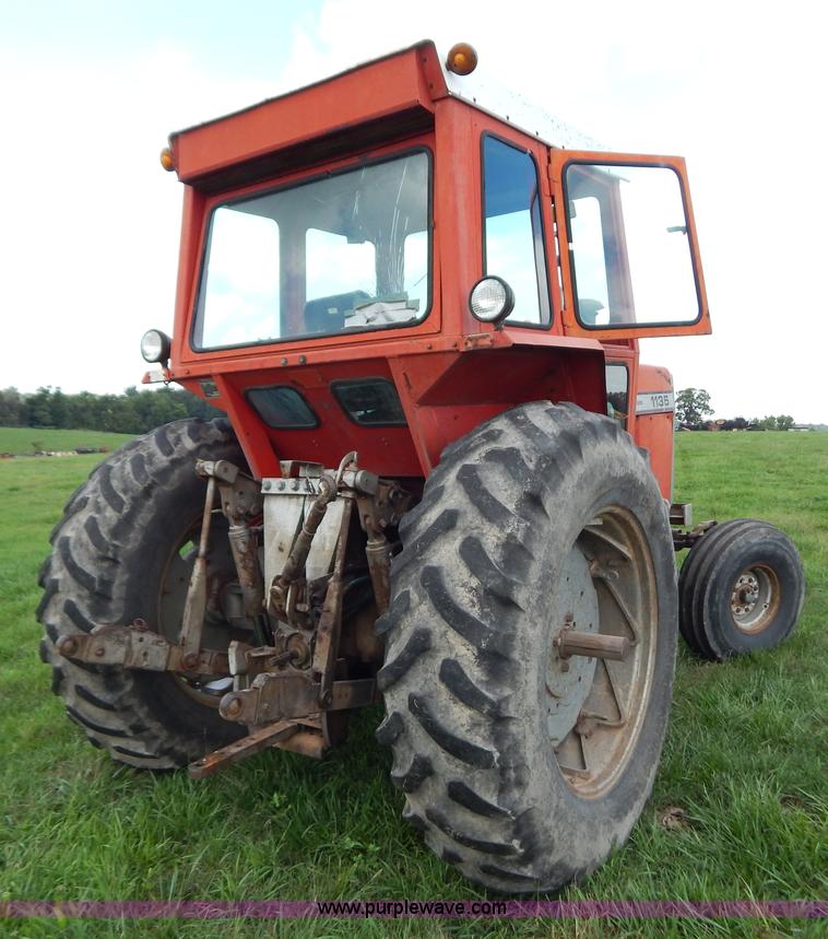 image for item G3352 1976 Massey-Ferguson 1135 tractor