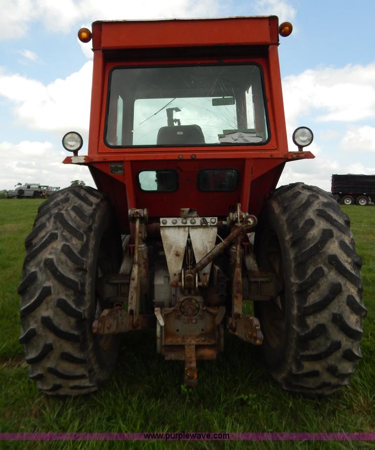 image for item G3352 1976 Massey-Ferguson 1135 tractor