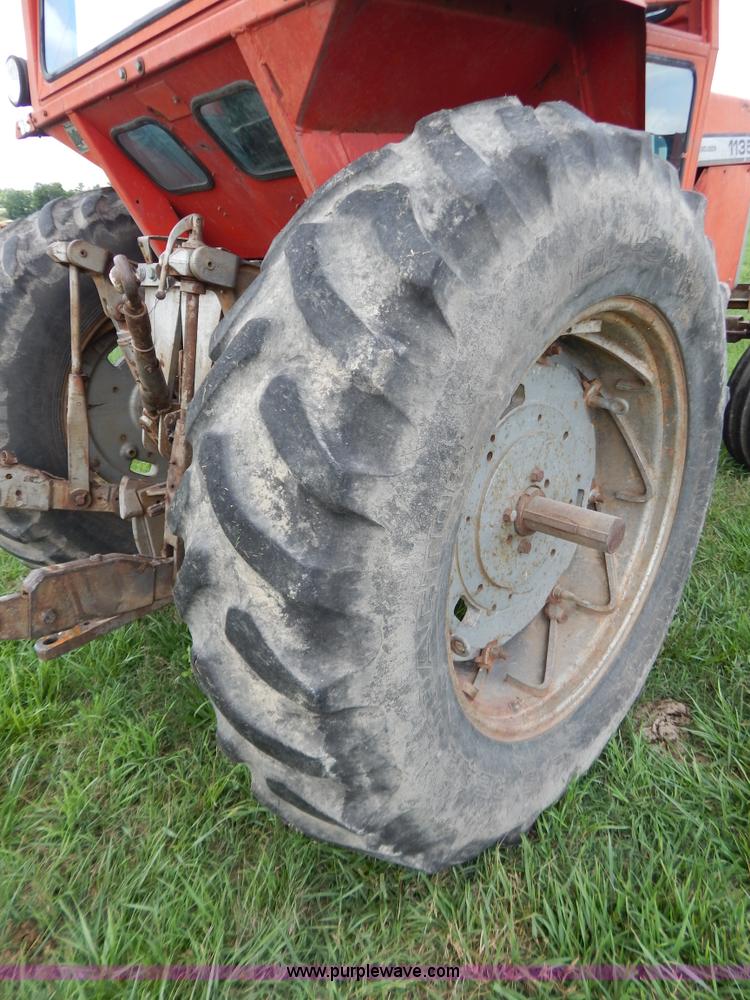 image for item G3352 1976 Massey-Ferguson 1135 tractor
