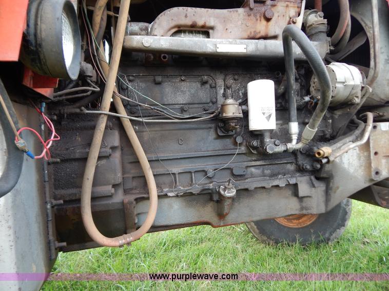 image for item G3352 1976 Massey-Ferguson 1135 tractor