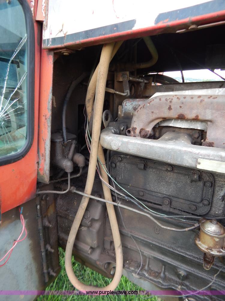 image for item G3352 1976 Massey-Ferguson 1135 tractor