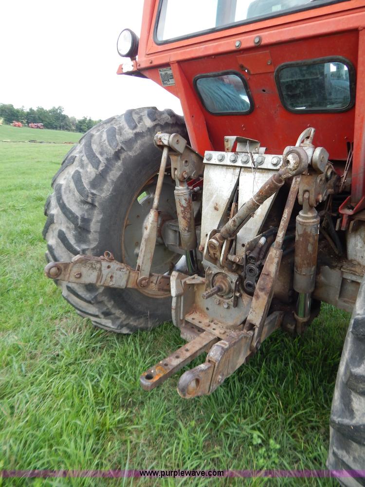 image for item G3352 1976 Massey-Ferguson 1135 tractor