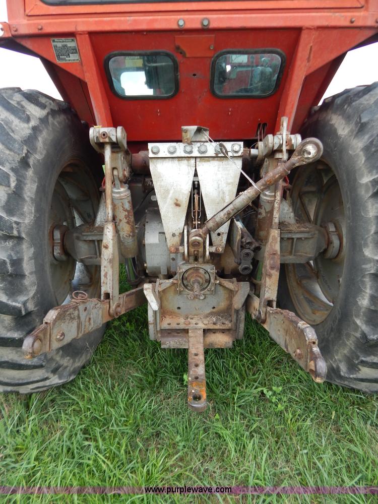 image for item G3352 1976 Massey-Ferguson 1135 tractor