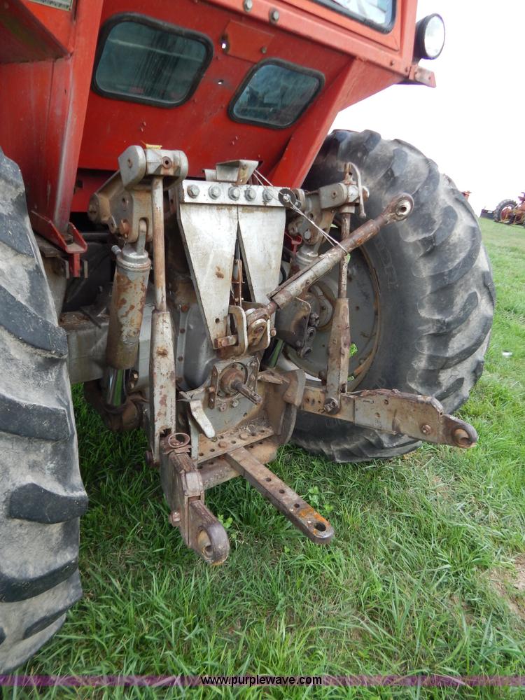 image for item G3352 1976 Massey-Ferguson 1135 tractor