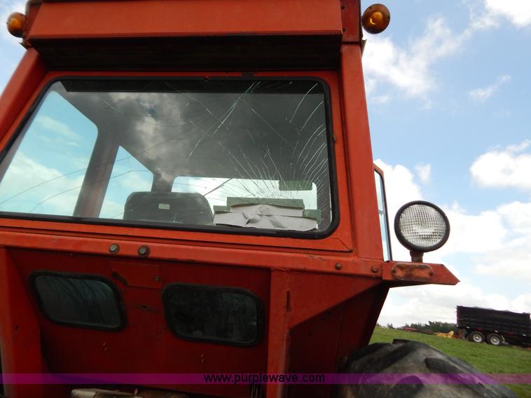 image for item G3352 1976 Massey-Ferguson 1135 tractor