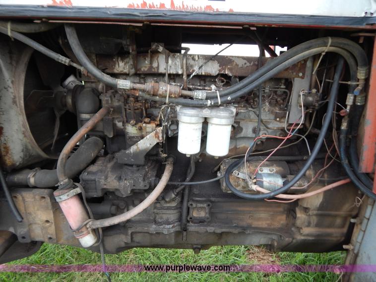 image for item G3352 1976 Massey-Ferguson 1135 tractor