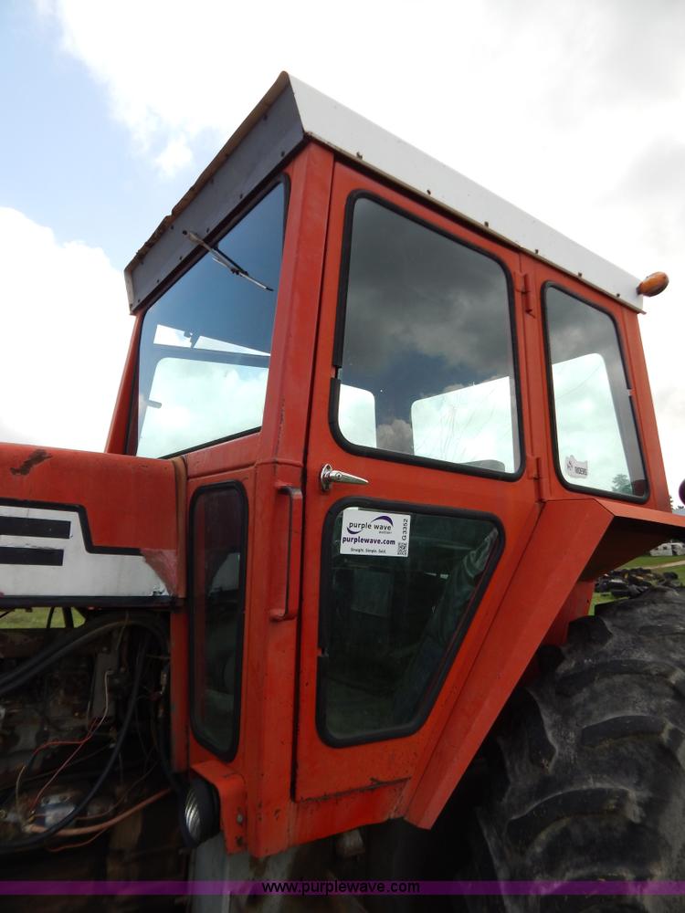 image for item G3352 1976 Massey-Ferguson 1135 tractor