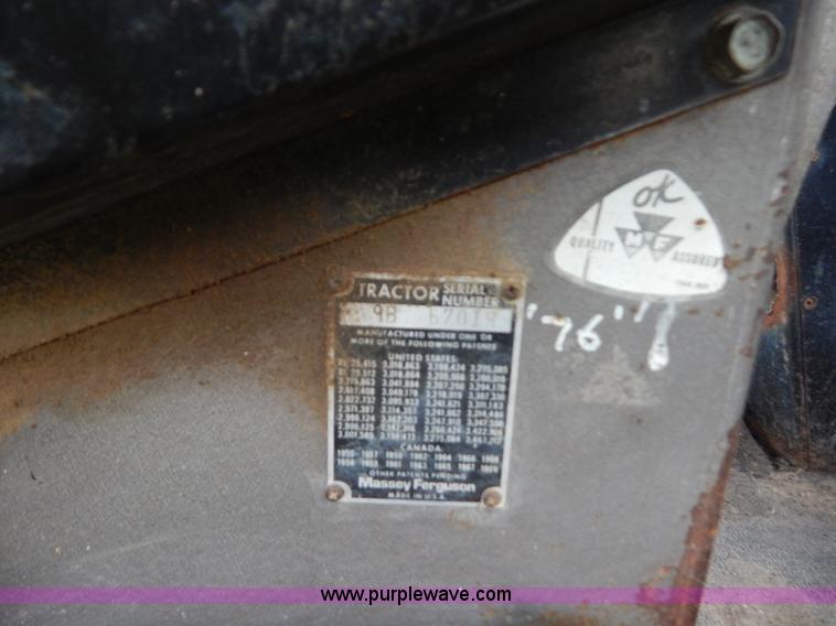 image for item G3352 1976 Massey-Ferguson 1135 tractor