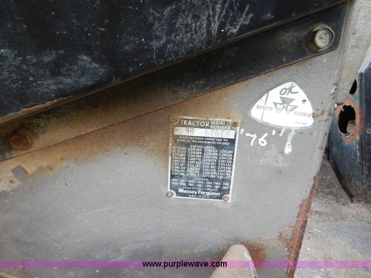 image for item G3352 1976 Massey-Ferguson 1135 tractor