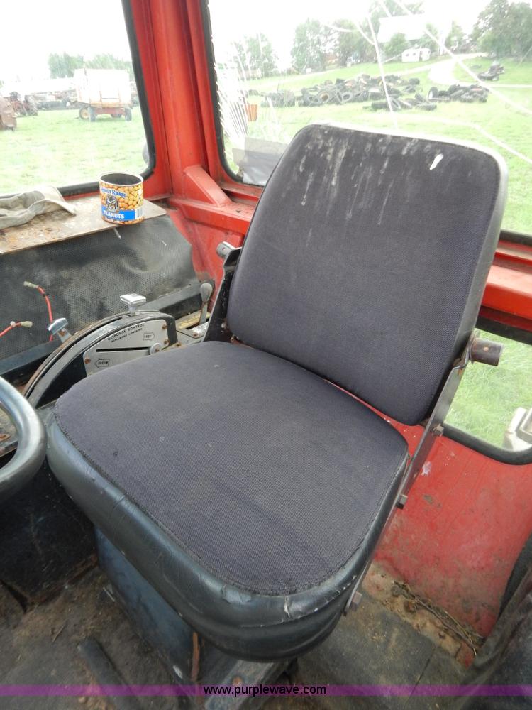 image for item G3352 1976 Massey-Ferguson 1135 tractor