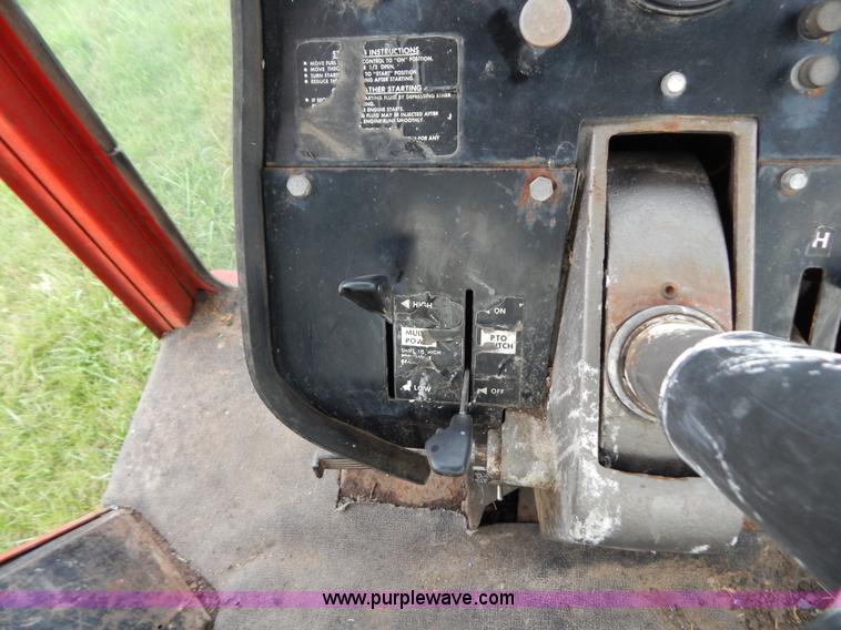 image for item G3352 1976 Massey-Ferguson 1135 tractor