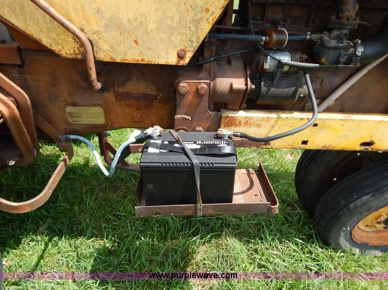 image for item G3354 Minneapolis Moline U-302 tractor