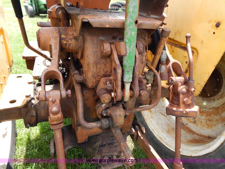image for item G3354 Minneapolis Moline U-302 tractor