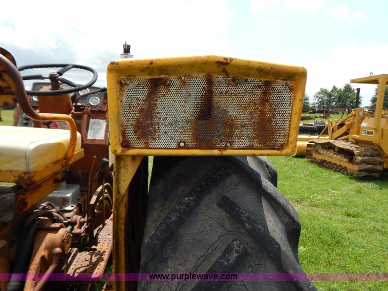 image for item G3354 Minneapolis Moline U-302 tractor