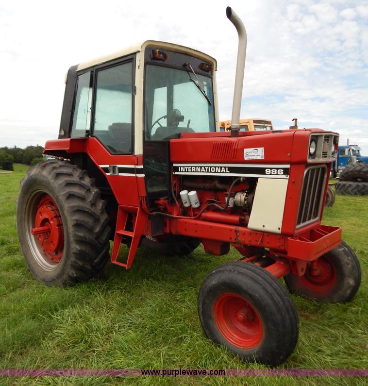 image for item G3404 1977 International 986 tractor