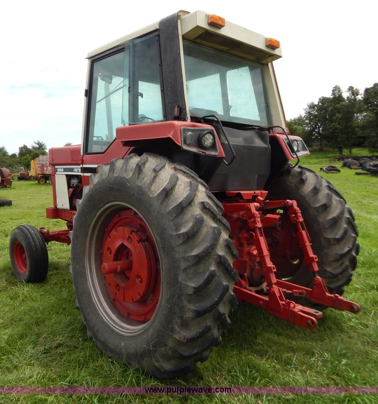 image for item G3404 1977 International 986 tractor