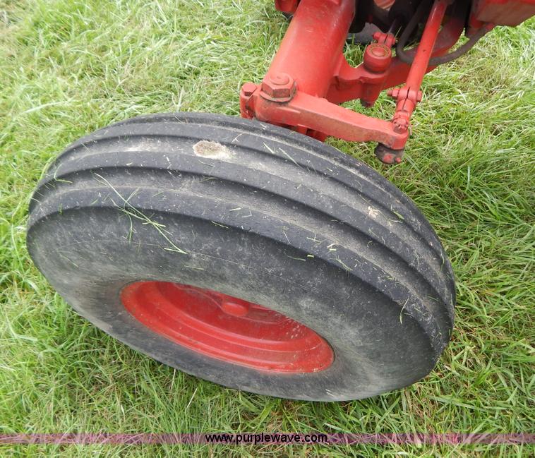 image for item G3404 1977 International 986 tractor