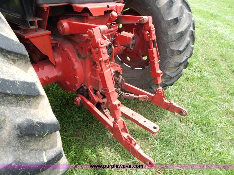 image for item G3404 1977 International 986 tractor