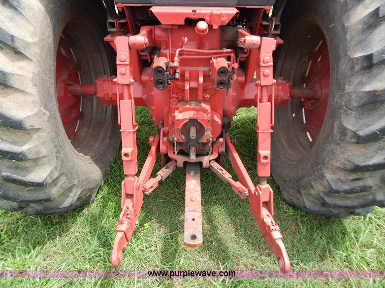 image for item G3404 1977 International 986 tractor
