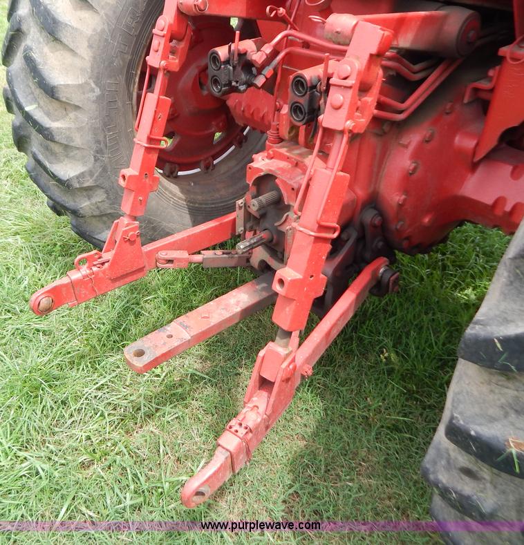 image for item G3404 1977 International 986 tractor