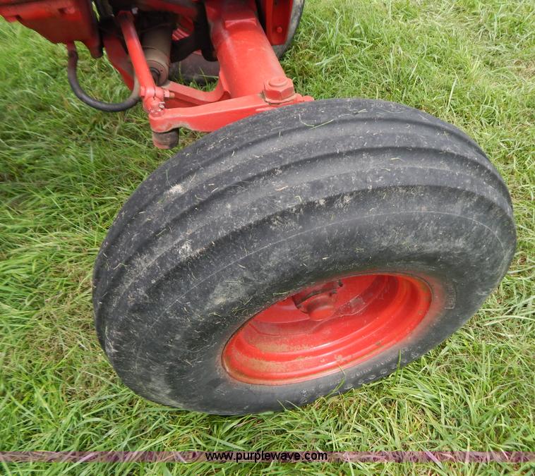 image for item G3404 1977 International 986 tractor