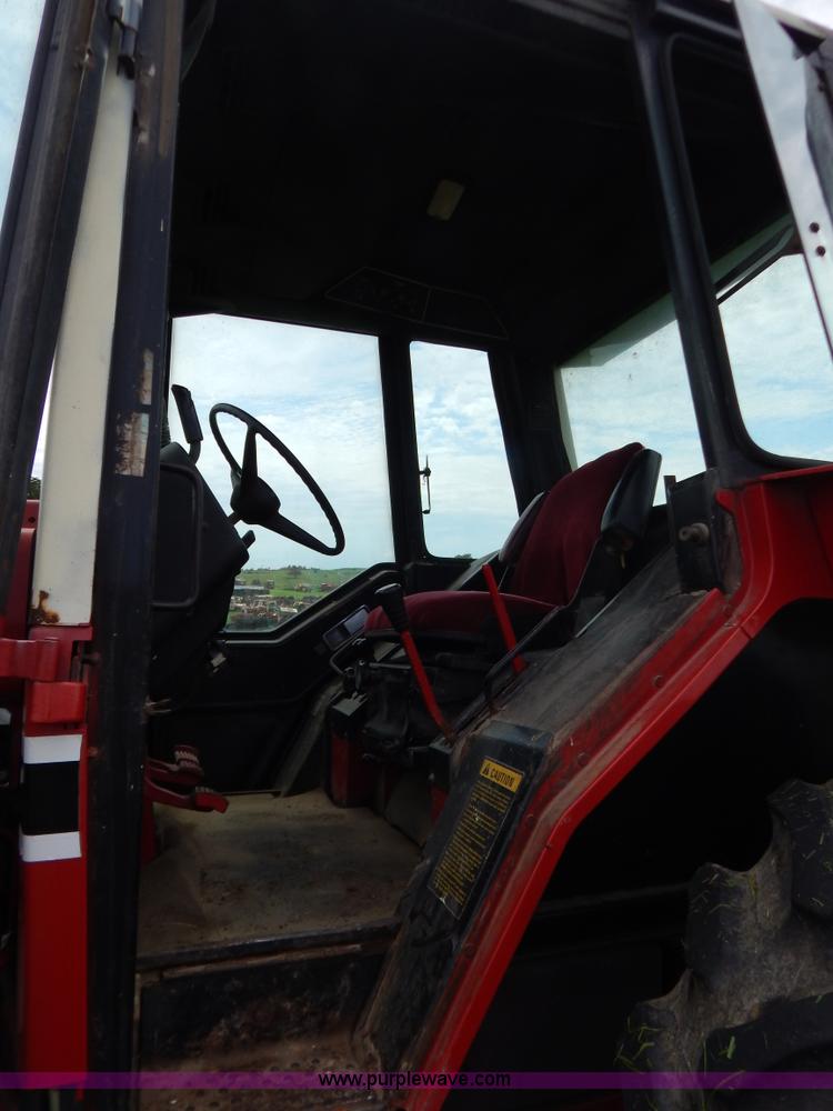 image for item G3404 1977 International 986 tractor