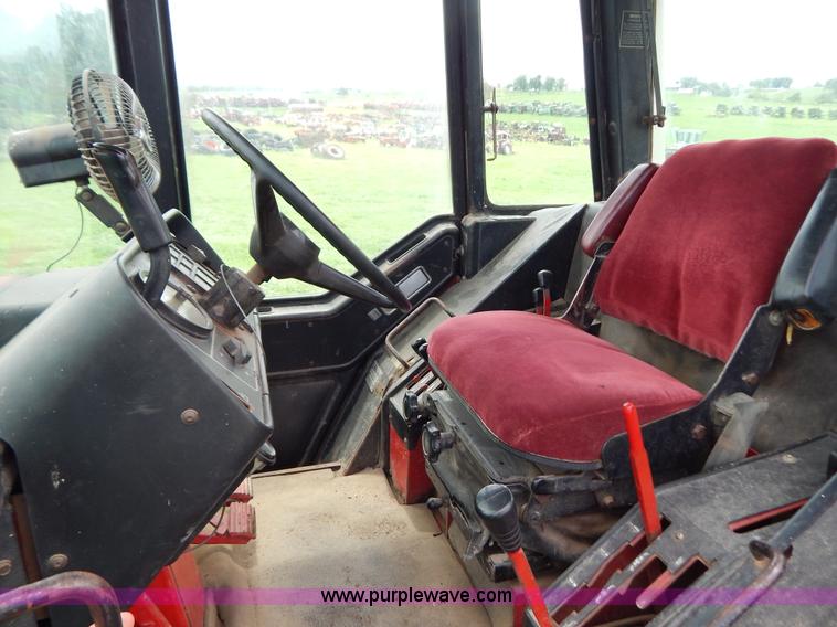 image for item G3404 1977 International 986 tractor