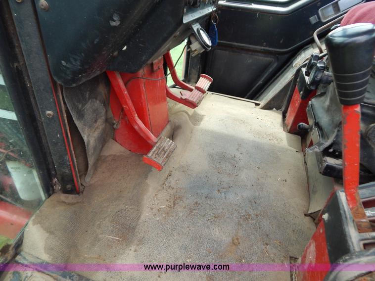 image for item G3404 1977 International 986 tractor