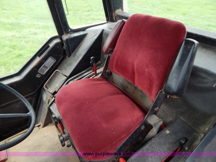 image for item G3404 1977 International 986 tractor