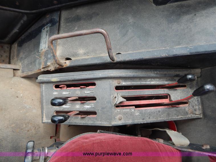 image for item G3404 1977 International 986 tractor