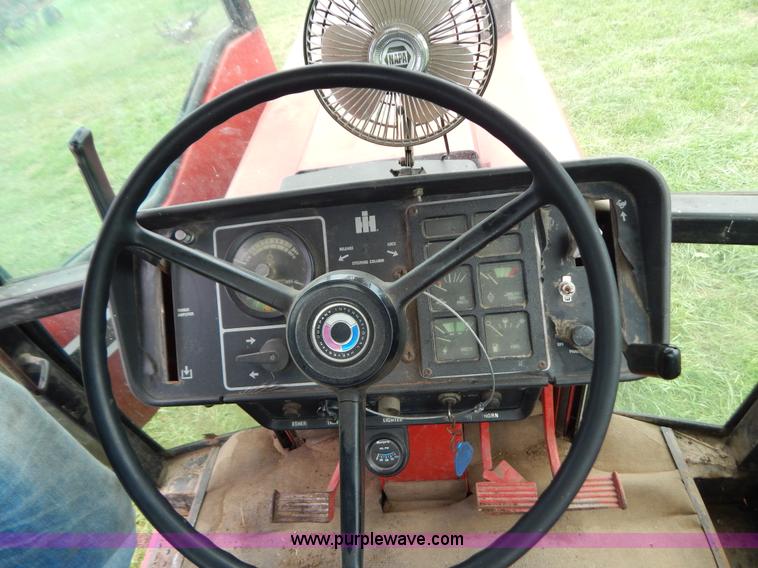 image for item G3404 1977 International 986 tractor