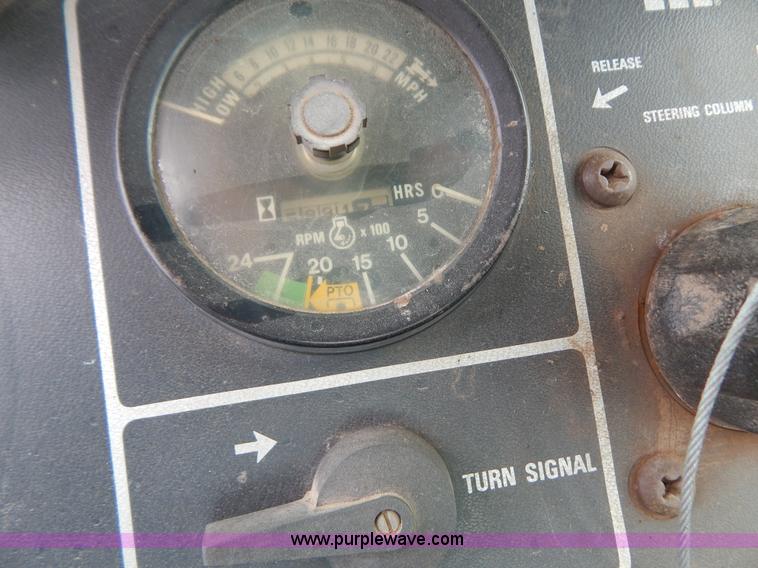 image for item G3404 1977 International 986 tractor