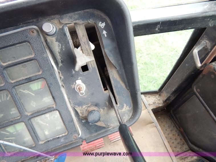 image for item G3404 1977 International 986 tractor