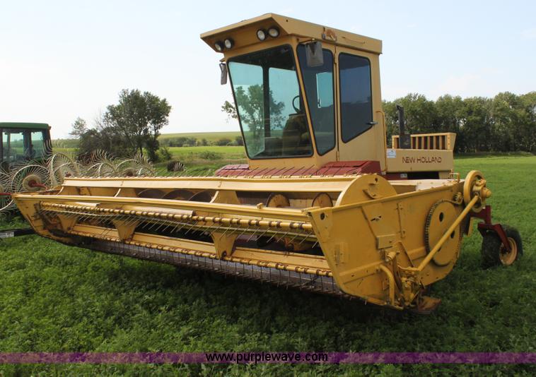 image for item G4058 1985 New Holland 1116 Speedrower self-propelled swather