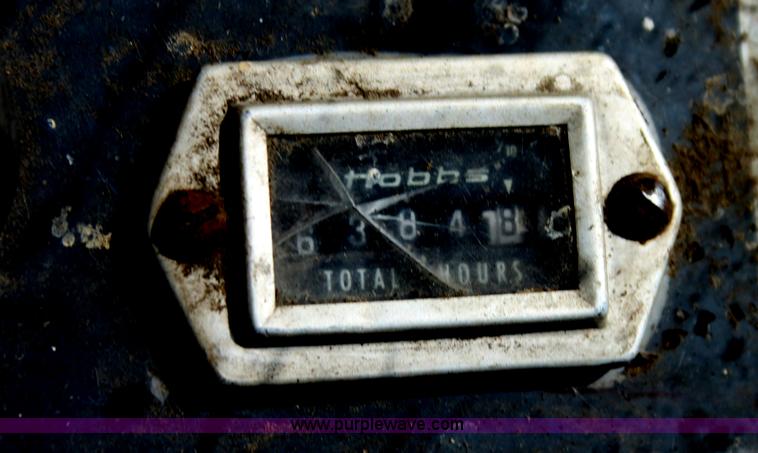 image for item G4058 1985 New Holland 1116 Speedrower self-propelled swather