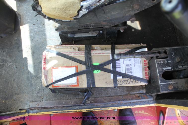 image for item G4058 1985 New Holland 1116 Speedrower self-propelled swather