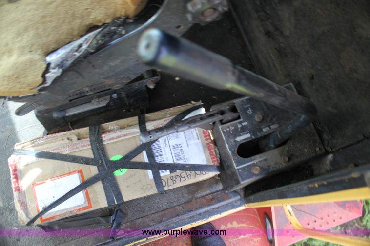 image for item G4058 1985 New Holland 1116 Speedrower self-propelled swather