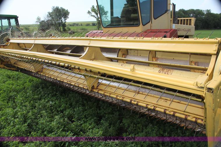 image for item G4058 1985 New Holland 1116 Speedrower self-propelled swather
