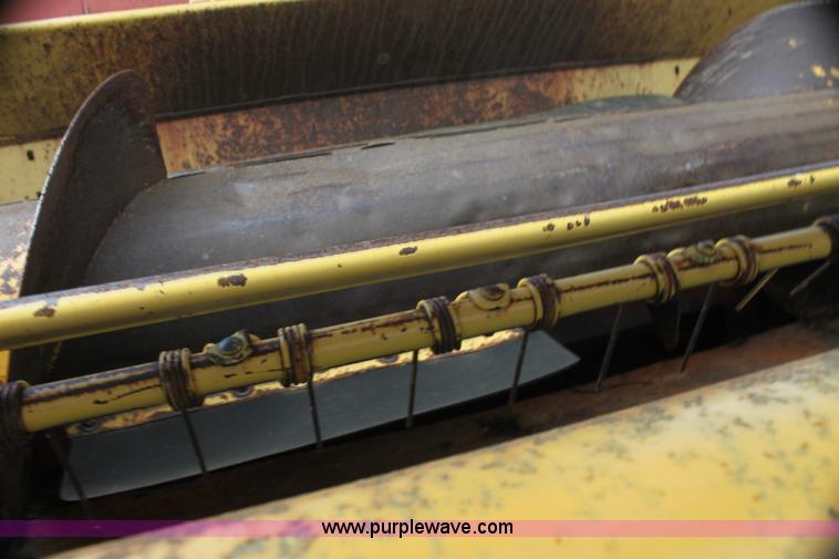 image for item G4058 1985 New Holland 1116 Speedrower self-propelled swather