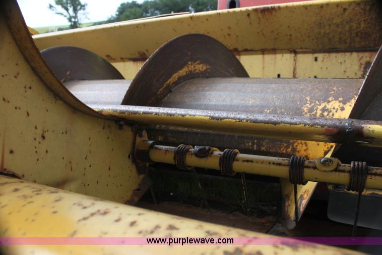 image for item G4058 1985 New Holland 1116 Speedrower self-propelled swather