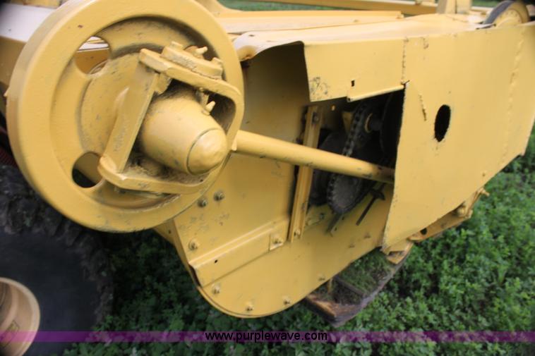 image for item G4058 1985 New Holland 1116 Speedrower self-propelled swather