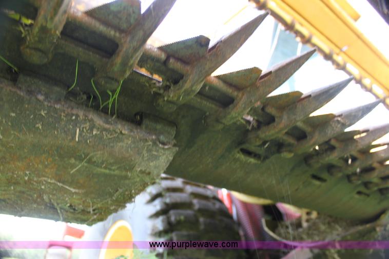 image for item G4058 1985 New Holland 1116 Speedrower self-propelled swather