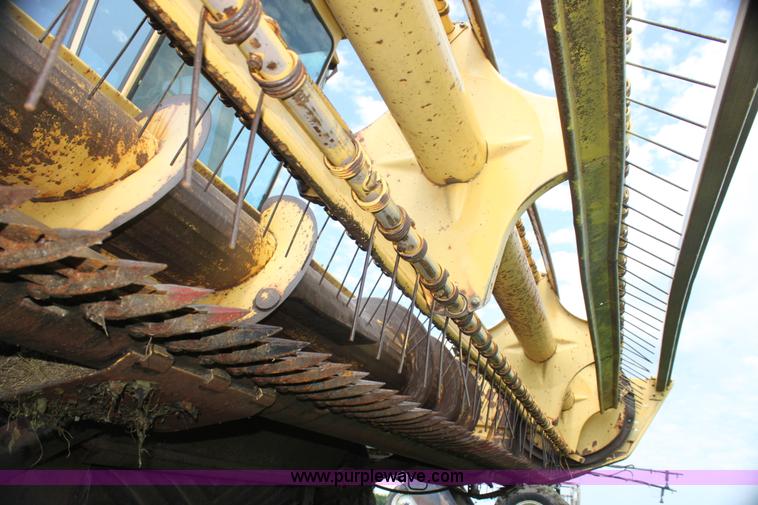 image for item G4058 1985 New Holland 1116 Speedrower self-propelled swather