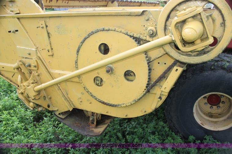 image for item G4058 1985 New Holland 1116 Speedrower self-propelled swather