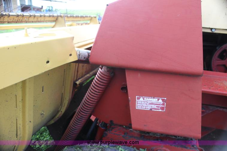 image for item G4058 1985 New Holland 1116 Speedrower self-propelled swather