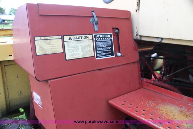 image for item G4058 1985 New Holland 1116 Speedrower self-propelled swather