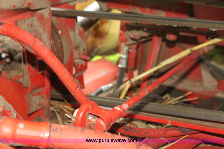 image for item G4058 1985 New Holland 1116 Speedrower self-propelled swather