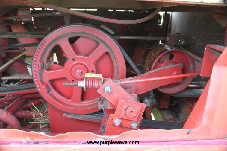 image for item G4058 1985 New Holland 1116 Speedrower self-propelled swather