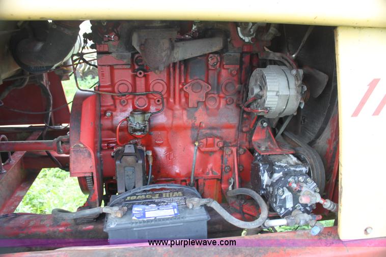 image for item G4058 1985 New Holland 1116 Speedrower self-propelled swather